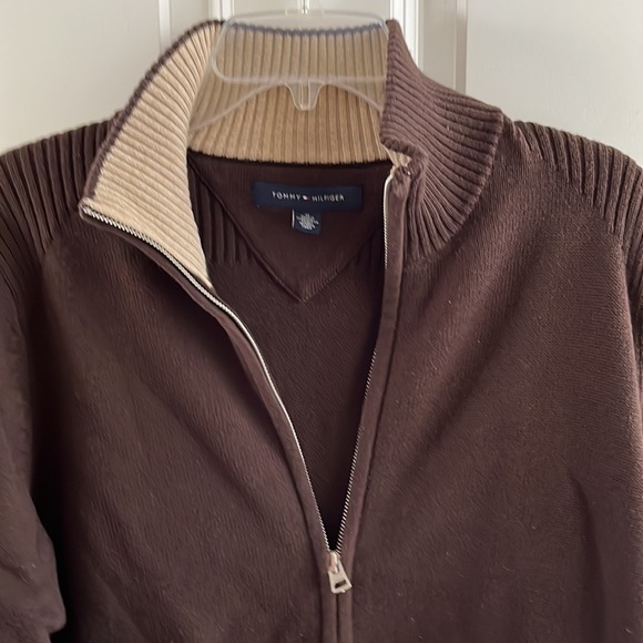NWOT! Tommy Hilfiger Full Zip Men’s Sweater Jacket. Size Medium. Brown w/ beige - Picture 5 of 6
